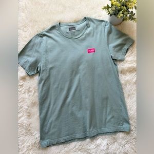 Toms shorts sleeve logo tee size L